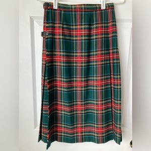 Vintage wool kilt by Kinloch Anderson.  Made in Scotland. Green tartan. Size 8.